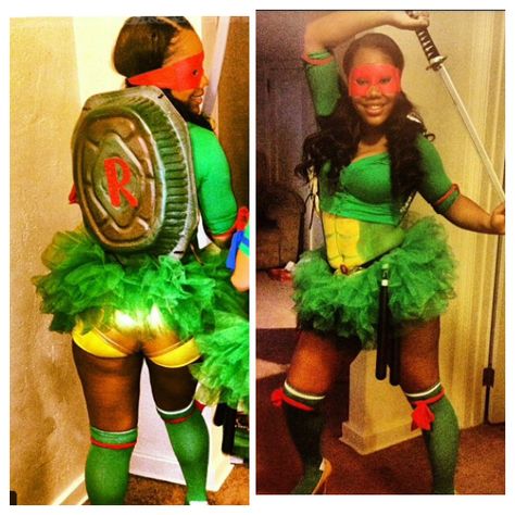 DIY Ninja Turtle Raphael Costume #diy #halloween #ninjaturtle #raphael #ninjaturtlecostume #paintedstomach Female Ninja Turtle, Diy Ninja Turtle Costume, Ninja Turtles Costume, Ninja Turtle Costume, Make Your Own Costume, Ninja Turtle, Creative Costumes, Creative Halloween Costumes, Halloween Looks