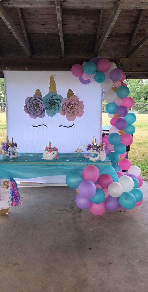 Ideas Para Decorar Una Fiesta, Unicorn Baby Shower Theme, Ideas Para Cumpleaños, Unicorn Pool Party, Kids Unicorn Party, Unicorn Birthday Party Decorations, Unicorn Themed Birthday Party, Unicorn Party Decorations, Girl Birthday Decorations