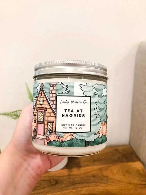 Harry Potter Scented Candles, Cozy Harry Potter, Harry Potter Gift Basket, Harry Potter Candle, Harry Potter Gift Ideas, Bookish Candles, Fall Gift Ideas, Book Candles, Harry Potter Candles