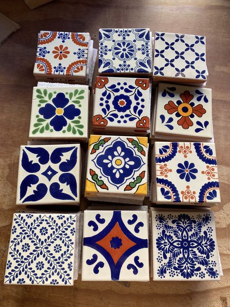 Diy Tiles Clay, Arabic Ceramic, Greek Tiles, Tile Making, Tile Painting, Mexican Tiles, Tanah Liat, Soyut Sanat Tabloları, Hand Painted Tiles