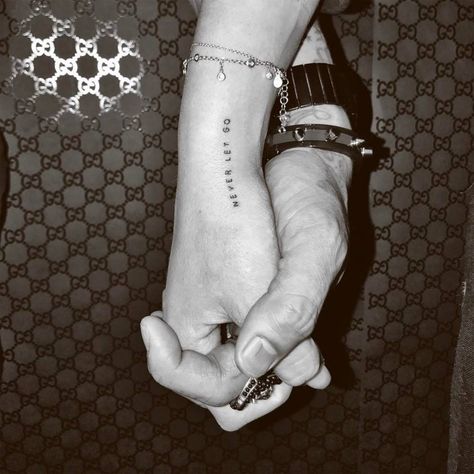 “Never let go” tattoo on Sofia Richie's right inner wrist. Let It Go Tattoo, Go Tattoo, Medium Shag, Small Couple Tattoos, Jon Boy, Never Let Go, Shag Haircuts, Sofia Richie, Shag Haircut