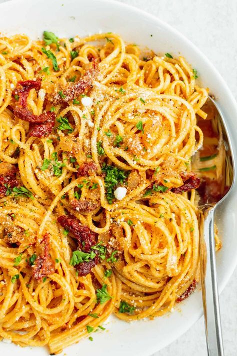 This Sundried Tomato Pasta is a simple, hearty, and slightly tangy dish that pairs perfectly with pan-seared chicken and Parmesan cheese. Great Pasta Recipes, Pasta With Olives, Fresh Pasta Recipes, Sundried Tomato Pasta, Gluten Free Spaghetti, Seared Chicken, Pan Seared Chicken, Soy Free Recipes, Sundried Tomato