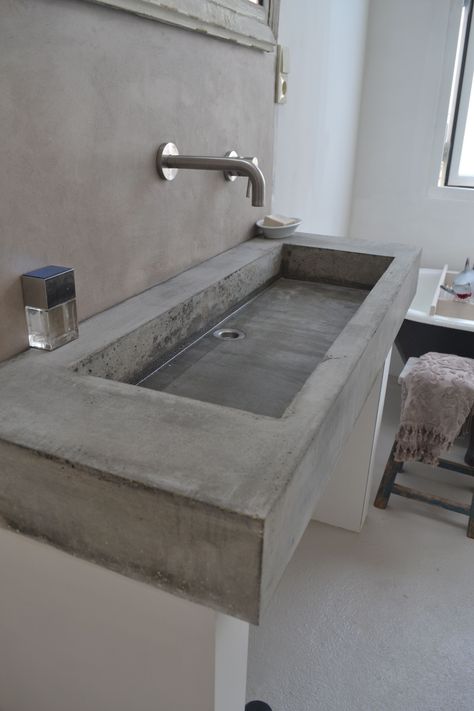 Lavabo Exterior, Sinki Dapur, Diy Bathroom Sink, Concrete Bathroom Sink, Bathroom Concrete, Design Interior Baie, Bathroom Sink Design, Contemporary Kitchen Cabinets, Concrete Bathroom