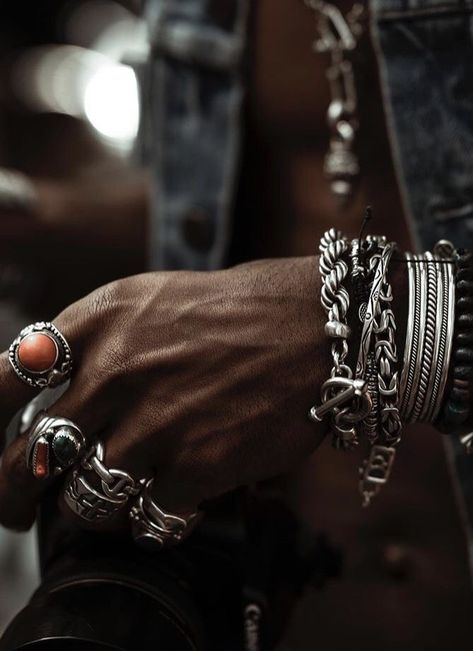 Biker Rings Mens, Dope Jewelry Accessories, Moda Hippie, Bracelets And Rings, Boho Men, Beaded Jewelry Designs, Friendship Bracelets Diy, Jewelry Lookbook, Stacked Jewelry