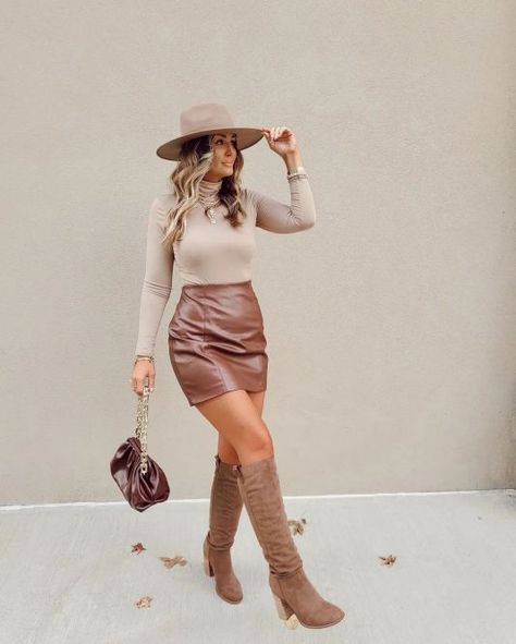 Western Dress Design, Crop Top Ideas, Western Dresses For Women, Fall Boots Outfit, Stylish Crop Top, Skirt Outfits Fall, Looks Country, The Ray, Stylish Fall Outfits