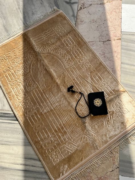 This special plush prayer mat can be a memorable gift for yourself or your loved ones, either as a set with the Quran and prayer beads or simply as the prayer mat alone. 💝 It offers both a physical and spiritual gift. You can choose to get it as a set or just the prayer mat. 🌿 Size: 80x120 Centimeters Weight: 1 Kilograms Aesthetic Objects, Prayer Mat, Eid Gift, Prayer Rug, Muslim Wedding, Eid Gifts, Islamic Gifts, Rug Sets, Spiritual Gifts