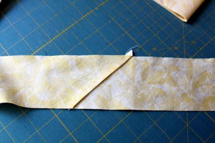 Tutorial: Bias binding for quilts · Quilting | CraftGossip.com Binding For Quilts, Bias Binding Tutorial, Make Bias Binding, Bias Tape Quilt, Sewing Hems, Long Arm Quilting, Binding Tutorial, Sewing Alterations, Quilt Binding