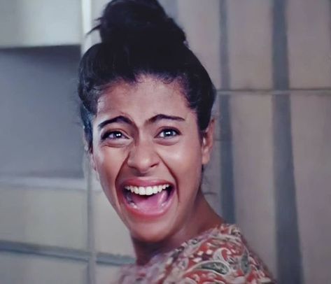 😂😂😂❤️❤️❤️#Kajol❤️❤️❤️ #90s #bollywoodactress #muvyz #muvyz042820 @itsKajolD Kajol 90s, Sharhuk Khan, Expression Queen, Kajol Saree, 90s Bollywood Aesthetic, 90s Bollywood, Beauty Queen, Katrina Kaif, Shahrukh Khan