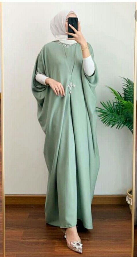 Kaftan Abaya Designs, Kaftan With Hijab, Kaftan Dress Design, Modern Islamic Clothing, Kaftan Design, Islamic Fashion Dresses, Modest Dresses For Women, Poncho Design, Poncho Dress