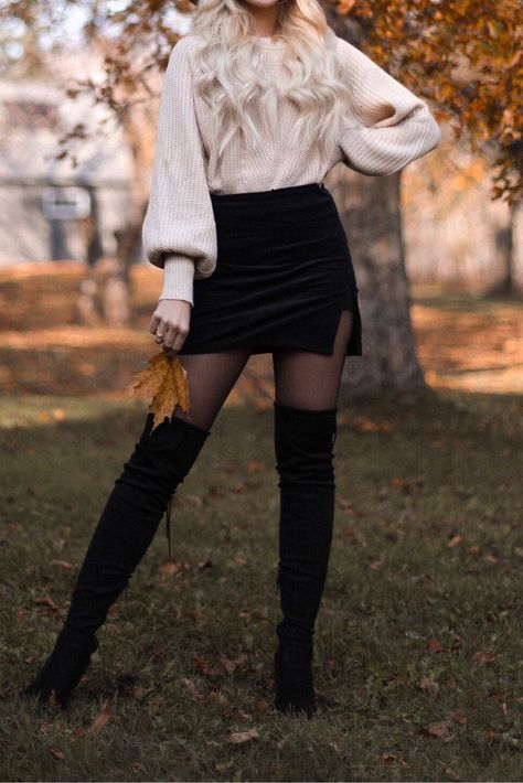 Cozy Sweaters Outfits, Thigh High Boots Outfit, Trendy Winter Fashion, Bota Over, Skirt Sweater, Rok Mini, Black Thigh High Boots, High Boots Outfit, Chic Winter Outfits