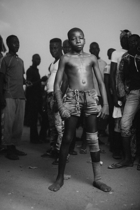 These Portraits of One Handed Dambe Fight Club Fighters Are Unreal - The Phoblographer Dambe Boxing, African Photography, Songs Of Innocence, Still Life Pictures, Action Photography, Boxing Girl, Tshirt Design Inspiration, Story Board, Best Portraits