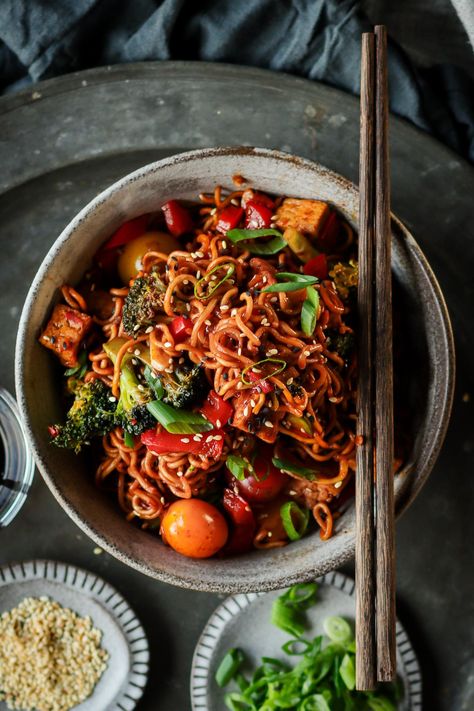 Spicy Garlic Wok Noodles | Pick Up Limes Wok Noodles, Soy Sauce Stir Fry, Weekday Recipes, Wok Recipes, Asian Noodle, Gluten Free Noodles, Extra Firm Tofu, Steamed Broccoli, Toasted Sesame Seeds