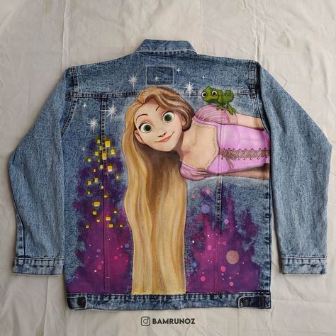 Denim Kunst, Jean Jacket Design, Hand Painted Denim, Painted Clothes Diy, Fabric Painting Techniques, Disney Jacket, Diy Jeans, Hand Painted Denim Jacket, Denim Art