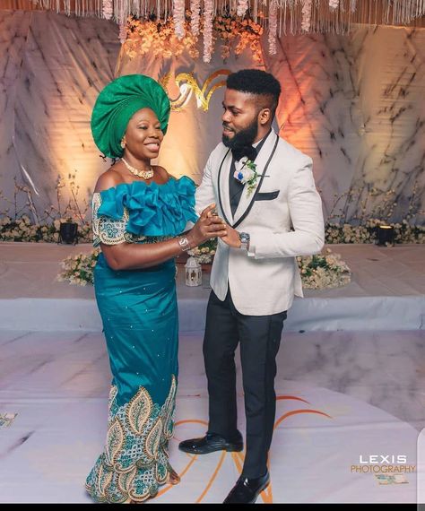 George Fabrics , George Asoebi on Instagram: “Mothers are so so special 😍 Grooms mum Spotted in #RuveroGeorgeFabric For Son-Mother Dance 🎉🎉 George Fabric @george_by_ruverodesigns…” George Fabric, Hausa Wedding, Igbo Bride, Igbo Wedding, Yoruba Wedding, Nigerian Lace, Naija Fashion, Nigerian Wedding, African Lace