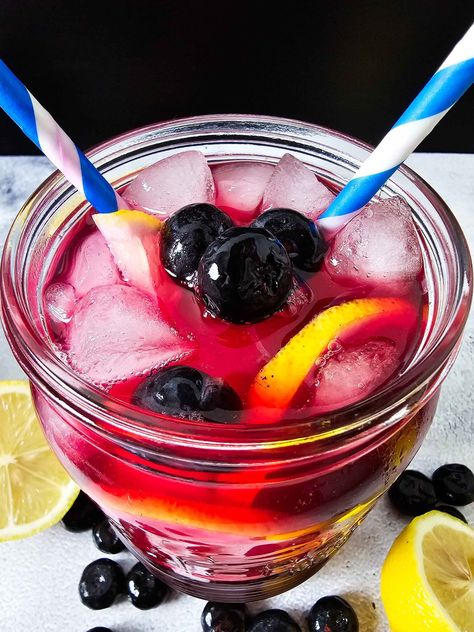 Bursting with Flavor Blueberry Lemonade - U Keep Cooking Pineapple Banana Smoothie, Perfect Summer Drink, Blueberry Lemonade, Refreshing Food, Easy Smoothie Recipes, Easy Smoothies, Banana Smoothie, Lemon Blueberry, Blueberries