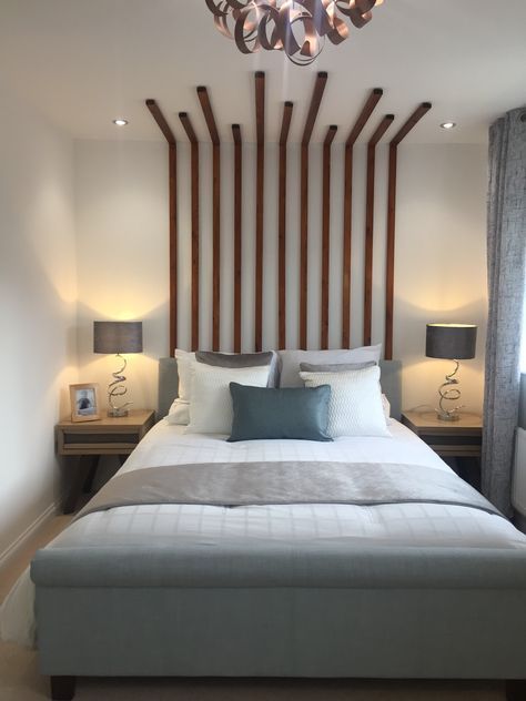 Wood timber strips wall and ceiling to create feature headboard neutral bedroom copper ceiling light Wall Headboard Ideas, Wall Bedroom Diy, Timber Feature Wall, Wall Behind Bed, Diy Wall Decor For Bedroom, Feature Wall Bedroom, Wood Bedroom Furniture, Slatted Headboard, Headboard Wall