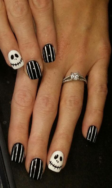 Jack Skellington Nails Short, Jack Skellington Nails Acrylic Short, Nightmare Before Xmas Nails, Nbc Nails The Nightmare Before Christmas, Nightmare Before Christmas Nails Simple, Nightmare Before Christmas Acrylic Nails, Halloween Nails Jack Skellington, Nightmare Before Christmas Nails Short, Sally Nails Nightmare Before Christmas