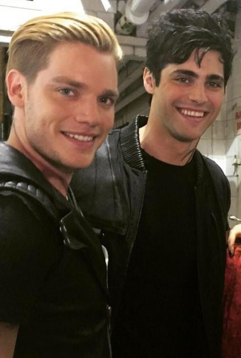 Jace (Wayland) and Alec (Lightwood) David Castro, Alec And Jace, Shadowhunters Tv Series, Clary Y Jace, Harry Shum Jr, Shadowhunters Cast, Devious Maids, Shadowhunters Tv Show, Hemlock Grove