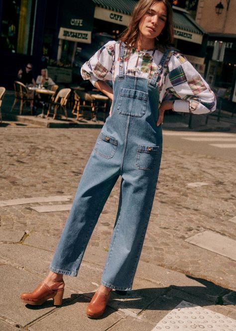 Shoes To Wear With Jumpsuit, Boho Style Jumpsuit, Denim Overalls Outfit, Jumpsuit Jeans, Style Parisienne, Overalls Outfit, Love Free, Moda Vintage, Denim Overalls