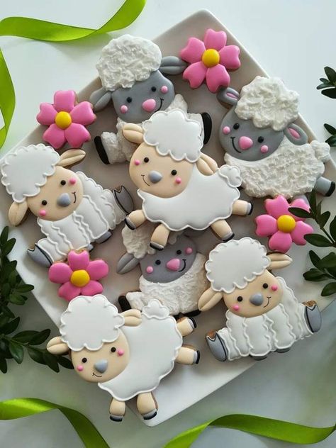 Sheep Cookies, Easter Popcorn, Easter Sugar Cookies Decorated, Eid Moubarak, Popcorn Treats, Easter Sugar Cookies, Cactus Party, Pretty Cookies, Fancy Cookies