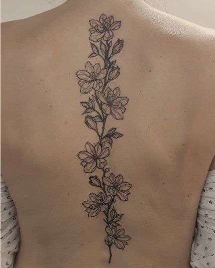 Flower Spine Tattoos, Spine Tattoos For Women, Full Sleeve Tattoos, Spine Tattoo, Dainty Tattoos, Spine Tattoos, Subtle Tattoos, Elegant Tattoos, Dope Tattoos