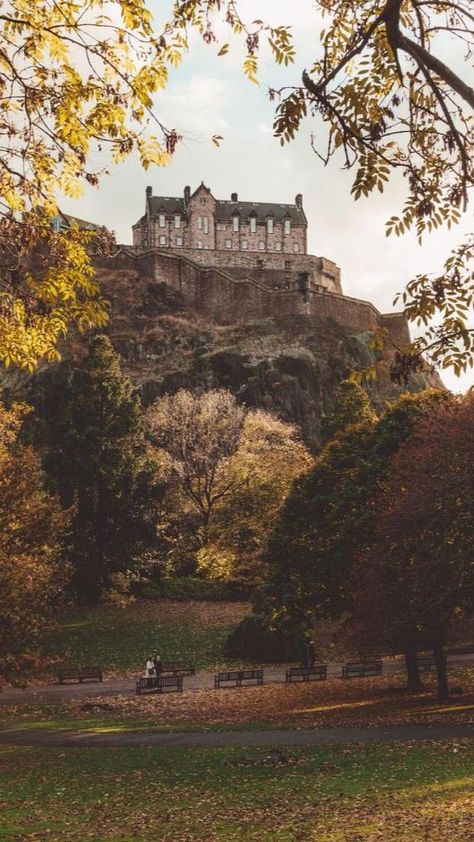 Stirling Castle, Golden Time, Edinburgh Castle, Edinburgh Scotland, Inverness, Scotland Travel, Pretty Places, In The Fall, City Life