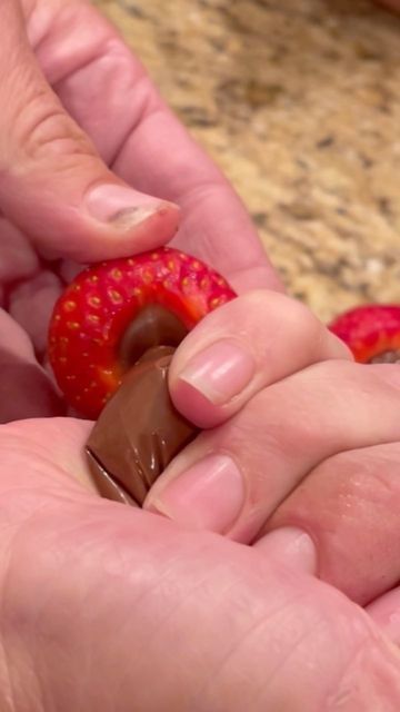 Connie Homayed Kazan on Instagram: "These chocolate covered strawberries will change your life about strawberries. I have my favorite combos Nutella chocolate and strawberries. You don’t need any recipe it’s super simple you probably have all these ingredients at home and it’s so easy to make. #nutella #Strawberries #Delicious #chocolatecoveredstrawberries #strawberry #Chocolate #Recipe #EasyRecipe #Detroit #Dearborn @tastemade" Nutella Strawberries, Strawberry Chocolate, Chocolate Nutella, Chocolate Recipe, Covered Strawberries, Chocolate Covered Strawberries, Kazan, Chocolate Covered, Change Your Life