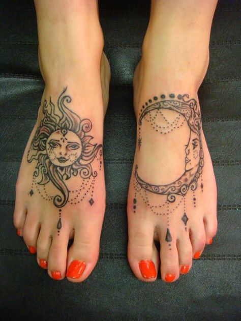 Sun And Moon Tattoos, Tattoo Sonne, Places To Get Tattoos, Tattoo Foot, Moon Tattoos, Foot Tattoos For Women, Muster Tattoos, Moon Tattoo Designs, Sun Tattoos