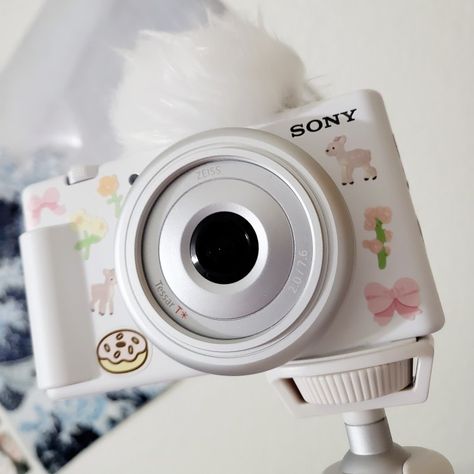 White Camera Aesthetic, Sony Zv1 Aesthetic, Sony Vlogging Camera, Sony Zv1, Digi Camera, Vlog Camera, Instax Mini Camera, Start Youtube Channel, Cute Luggage