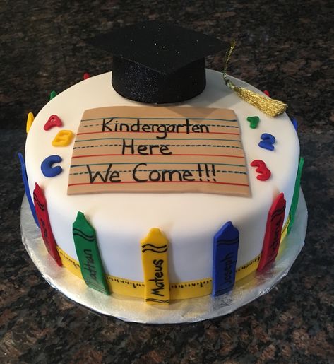 Graduation Cake For Kindergarten, Graduation Cake Preschool, Kindergarten Cake Ideas, Preschool Graduation Cake Ideas, Kindergarten Graduation Cake Ideas, Pre K Graduation Cake, Cake For Kindergarten, Tk Graduation, Preschool Graduation Cake