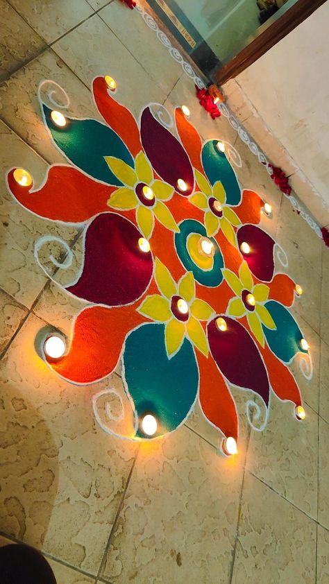 Rangoli Mandala, Simple Flower Rangoli, Easy Rangoli Designs Videos, Acrylic Rangoli, Very Easy Rangoli Designs, Rangoli Designs Simple Diwali, Festival Aesthetic, Easy Rangoli Designs Diwali, Kolam Design