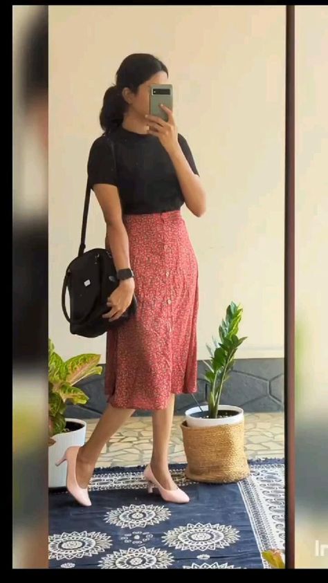 Skirt And Top Indian, Maxi Dress Styles, Simple Frock Design, Stylish Kurtis Design, Simple Casual Outfits, Simple Frocks, Fashionable Saree Blouse Designs, Simple Kurta Designs, Stylish Short Dresses