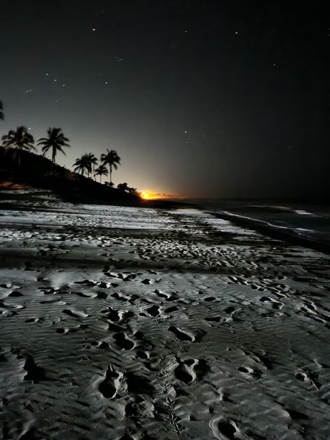 Cuba Night, Havana Beach, Cuba Beaches, Beach Night, Havana Cuba, Night Time, Havana, Cuba, Places To Visit