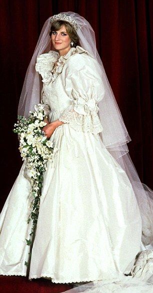 Princess Diana's Dress Details: A 25-foot train accented Diana's ivory Emanuel gown, made of 40 yards of silk taffeta; five extra copies were made as backups. For good luck, a small diamond-studded gold horseshoe was sewn into her gown. Princess Diana Wedding Dress, Diana Wedding Dress, Prințesa Diana, Putri Diana, Princess Diana Dresses, Princess Diana Wedding, Prins William, Storybook Wedding, Diana Wedding