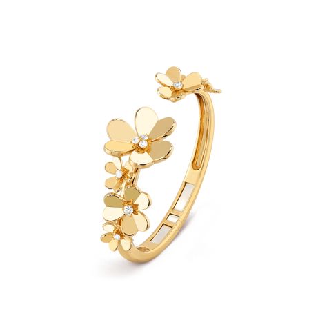 Frivole bracelet, 7 flowers, yellow gold, round diamonds, small model; diamond quality DEF, IF to VVS. Vintage Diamond Jewelry, Van Cleef And Arpels Jewelry, Van Cleef & Arpels, Origami Owl Lockets, Flower Dance, Expensive Jewelry Luxury, Geek Jewelry, Van Cleef And Arpels, Expensive Jewelry