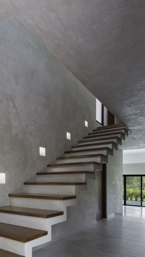 Vstupná Hala, Concrete Staircase, Stairs Makeover, Stair Railing Design, Concrete Stairs, Stairs Architecture, Stairway Design, Stairs Design Modern, Painted Stairs