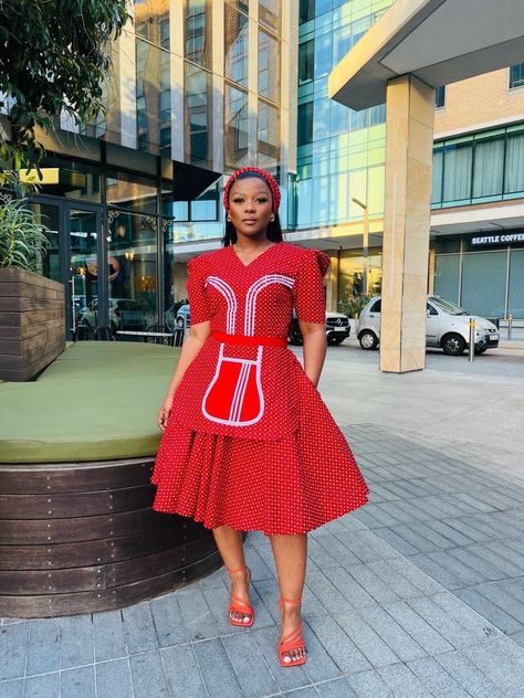 Amaphinifa Dress, Modern Makoti Outfits, Makoti Attire Xhosa, Shweshwe Skirts South Africa, Modern Tswana Traditional Dresses, Sotho Traditional Attire Women, Makoti Dresses African Women, Xhosa Makoti Outfits, Lobola Dresses