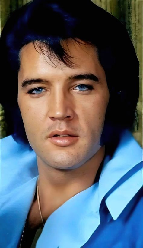 Elvis King of... - Elvis King of Rock Roll Shorts and photos Elvis Presley Army, Elvis Presley Wallpaper, Elvis 68 Comeback Special, Elvis Presley Memories, Elvis Presley Videos, Departed Soul, King Elvis Presley, Elvis Presley Images, Elvis Presley Pictures