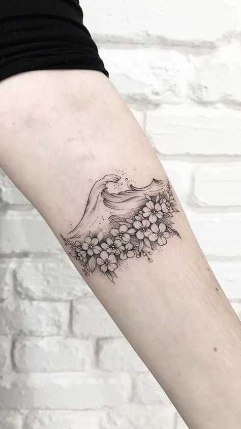 Rare Tattoos, Seashell Tattoos, Shell Tattoos, Wave Tattoo, Ocean Tattoos, Small Wrist Tattoos, Mermaid Tattoos, Tattoo Desings, Thigh Tattoos Women