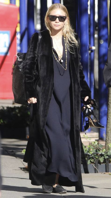 Ashley Olsen Style, Olsen Fashion, Long Chiffon Dress, Olsen Twins Style, Mary Kate Ashley, Olsen Twins, Twin Outfits, Mary Kate Olsen, Ashley Olsen