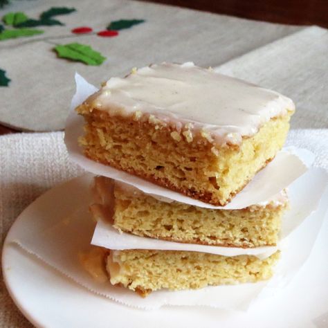 Eggnog Bars – Rumbly in my Tumbly Eggnog Bars, Eggnog With Rum, Eggnog Dessert, Best Christmas Recipes, Eggnog Recipe, Egg Nog, Pumpkin Bars, Cookie Bar Recipes, Spiced Rum