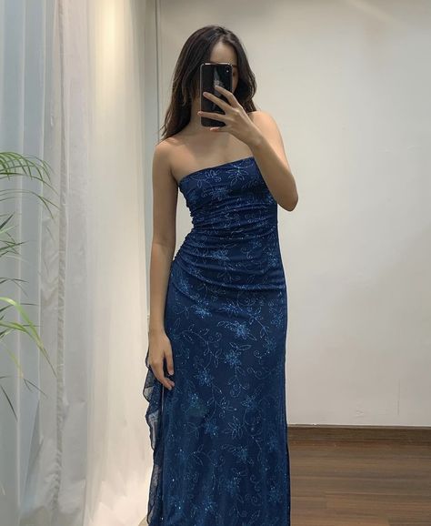 Prom Dresses 2000 Style, 90s Ball Gown, Prom Dresses 1990, Navy Dress Aesthetic, Formal Dress Australia, Dark Blue Prom Dress Aesthetic, Navy Blue Dresses Formal, 90’s Prom Dresses, Blue Dresses For Prom