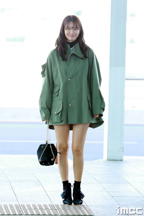 Shin min ah 2019 Shin Min Ah Outfit, Shin Min Ah Fashion, Shin Min Ah, Korea Magazine, Korean Actresses, Rain Coat, Chic Outfit, Blonde Beauty, Korean Actress