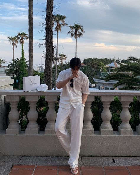 @𝐥𝐞𝐞𝐡𝐤.𝐤 Fits Male, Tae Yang, Guys Fits, Phone Photo Editing, T Shirt And Pants, Silk Suits, Prom Dress Inspiration, Amazing Pics, Silk Suit