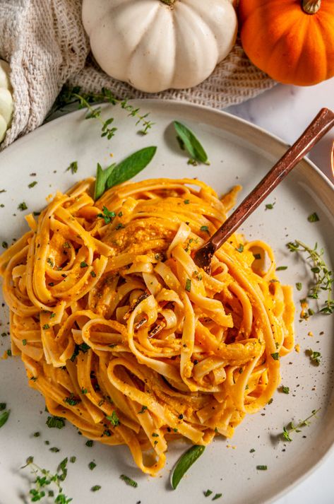 Creamy Pumpkin Fettuccine Alfredo - Done in just 20 minutes, upgrade your fettuccine this autumn using pumpkin puree, fresh sage, and a pinch of thyme! From aberdeenskitchen.com #pumpkin #fettuccine #alfredo #pasta #autumn #Italian #dinner #20 minute #recipe Pumpkin Fettuccine, Using Pumpkin Puree, Fettuccine Alfredo Pasta, Pumpkin Pasta, Fettuccine Pasta, Fresh Sage, Autumn Recipes, Yummy Pasta Recipes, Fettuccine Alfredo