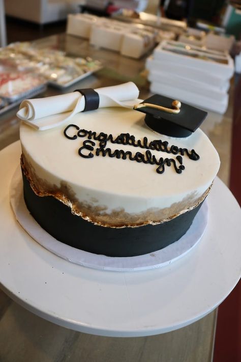 Black And Gold Graduation Cake Ideas, Black White Gold Graduation Cake, Simple Cake For Graduation, Graduation Cake Designs For Men, Graduation Cake Black And Gold, Black Graduation Cakes, Graduation Cake Ideas For Men, Graduation Mini Cake, Birthday And Graduation Cake