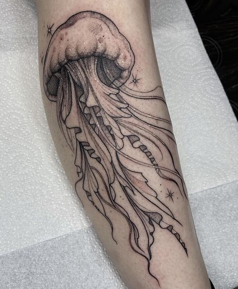 Jellyfish Tattoo On Back, Viva Tattoo, Ocean Sleeve, Tattoos 2023, Around Arm Tattoo, Crazy Tattoos, Jellyfish Tattoo, Octopus Tattoo, Weird Tattoos