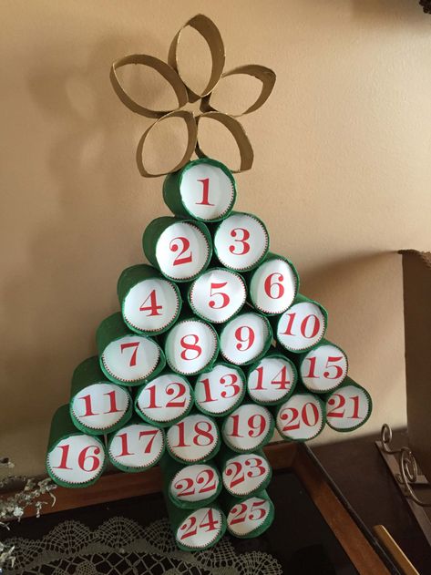 Advent Calendar Made from Toilet Paper ... Toilet Paper Roll Advent Calendar, Homemade Advent Calendars, Hand Art Kids, Toilet Paper Crafts, Toilet Paper Rolls, Advent Calenders, Diy Advent Calendar, Printable Calendar Template, Printable Christmas Cards