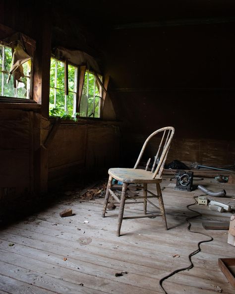 “The Attic Find” New England attics are fabled for their hidden treasures, whether furniture, artwork, family heirlooms, or just a lost photograph. What amazing things have you found? #abandonedattic #atticfinds #oldchair #abandonednewengland #abandonedseekers #abandonedbarn #oldattic #rurexeploration #rural_exposures #lastgreenvalley #connecticut #ruraldecay #abandon_seekers_ @abandon_seekers_ #ruralamerica #newenglandbarns #barnfinds #urbexhero @urbexhero #all_is_abandoned Furniture Artwork, Old Chair, The Attic, Barn Finds, Family Heirloom, Hidden Treasures, Connecticut, Amazing Things, New England