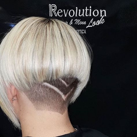 Blond Hairstyle, Messy Bob Hairstyles, Nape Undercut, Bleach Blonde Hair, Undercut Pompadour, Shaved Nape, Disconnected Undercut, High Fade, Mens Hair Trends